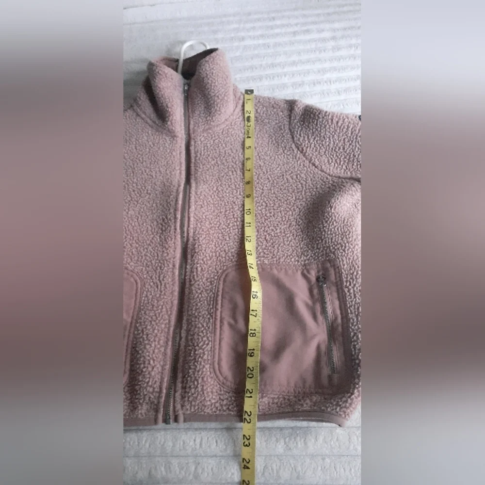 Vuori Jacket - Picture 9 of 12